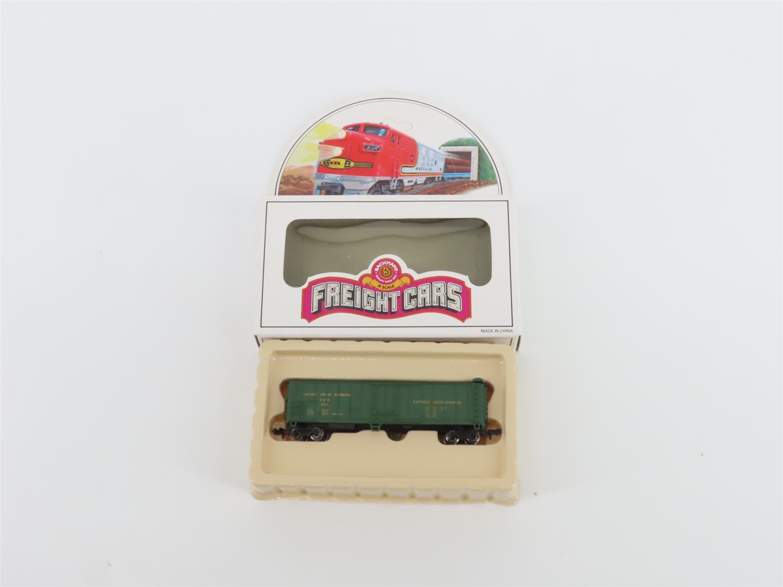 N Scale Bachmann 73660 PFE Pacific Fruit Express 51' Mechanical Reefer #924