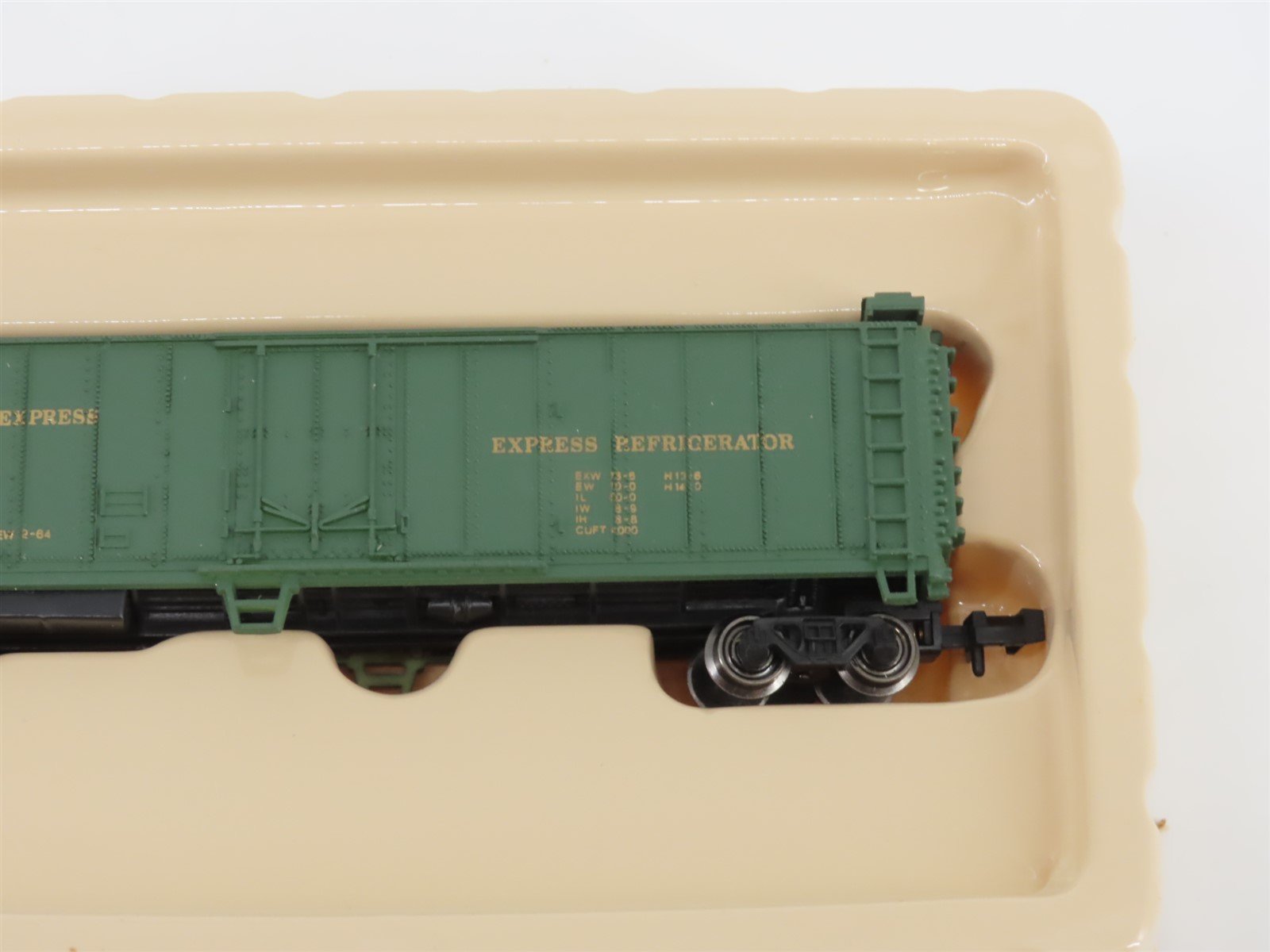N Scale Bachmann 73660 PFE Pacific Fruit Express 51' Mechanical Reefer #924