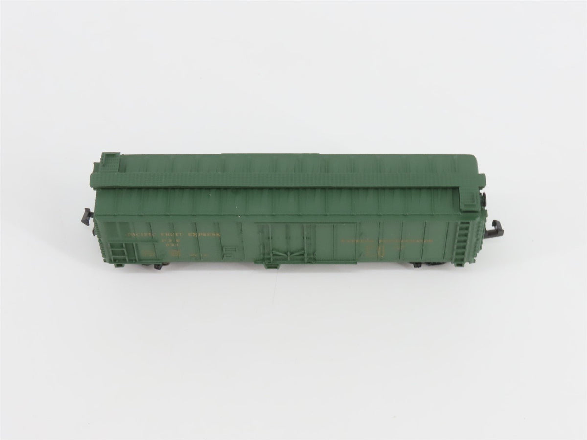 N Scale Bachmann 73660 PFE Pacific Fruit Express 51&#39; Mechanical Reefer #924