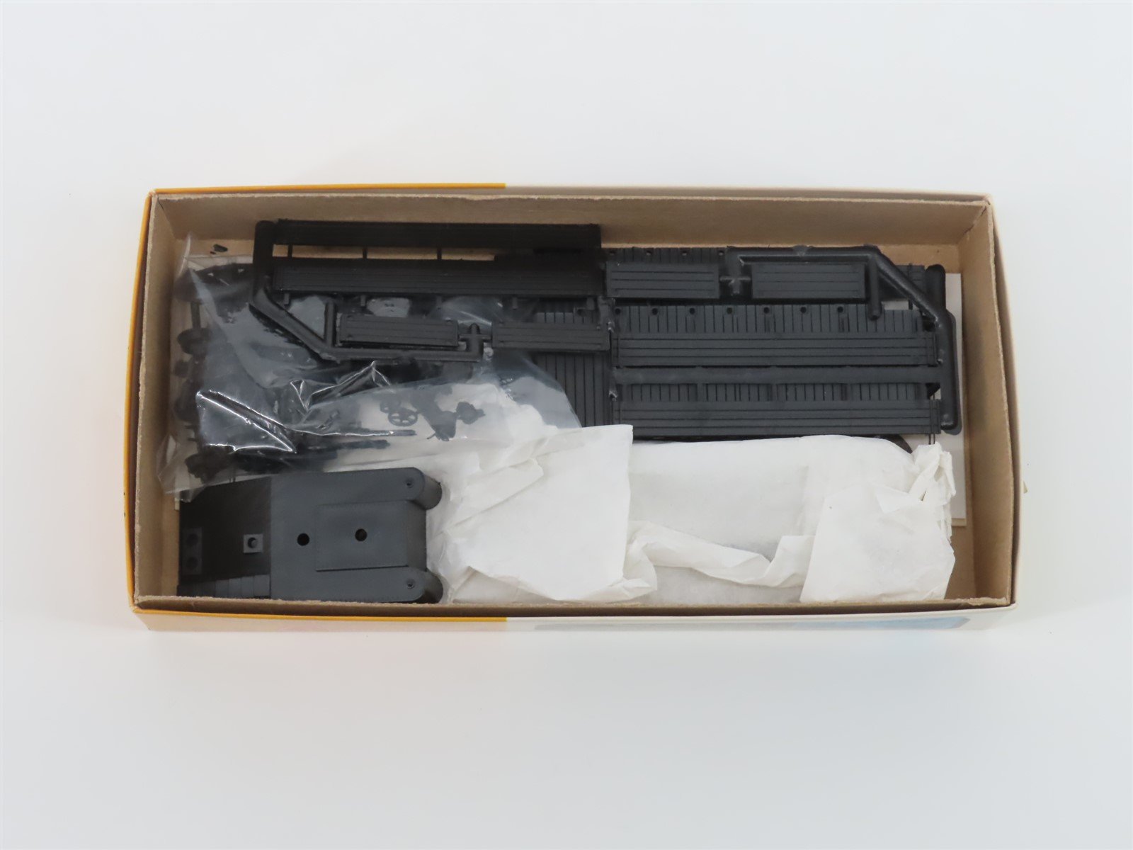 LOT of 15 HO Scale Roundhouse Kits Old Timer Flat Car, MOW, Wood Chip Car