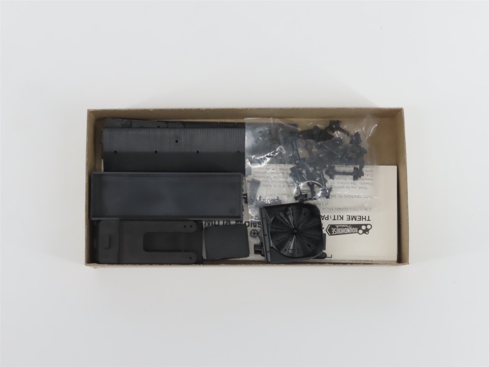 LOT of 11 HO Scale Roundhouse & Con-Cor Kits & RTR Freight, Passenger & Building