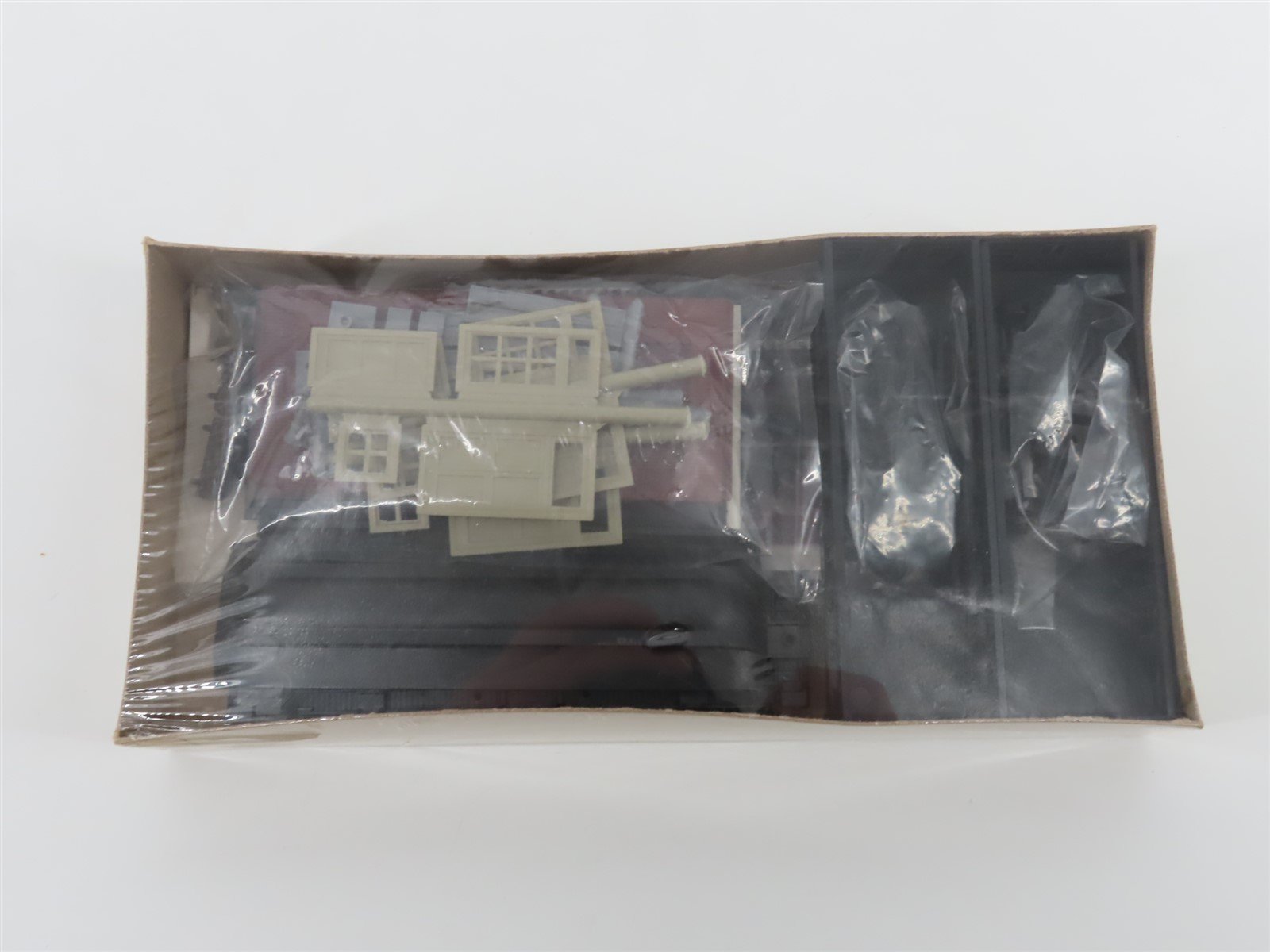 LOT of 11 HO Scale Roundhouse & Con-Cor Kits & RTR Freight, Passenger & Building