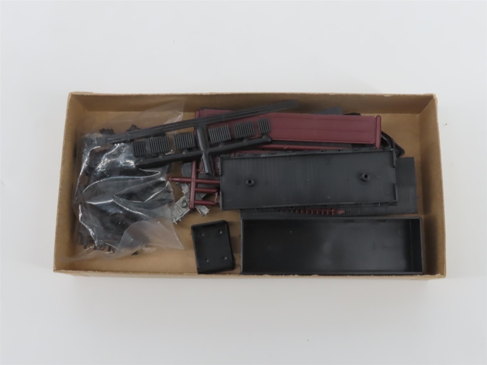 LOT of 11 HO Scale Roundhouse & Con-Cor Kits & RTR Freight, Passenger & Building