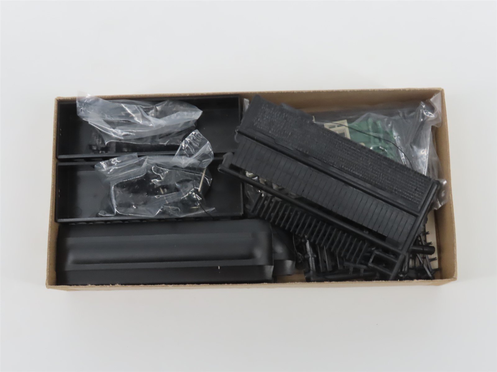 LOT of 11 HO Scale Roundhouse & Con-Cor Kits & RTR Freight, Passenger & Building