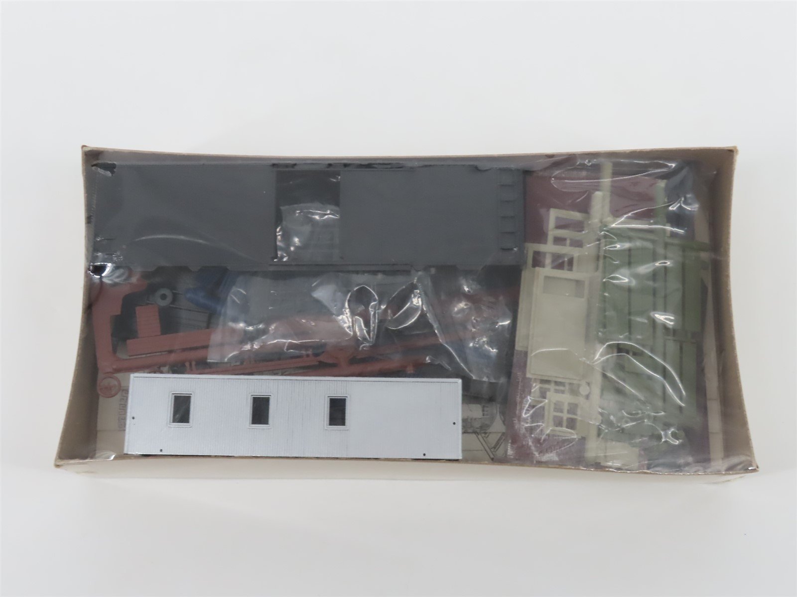 LOT of 11 HO Scale Roundhouse & Con-Cor Kits & RTR Freight, Passenger & Building