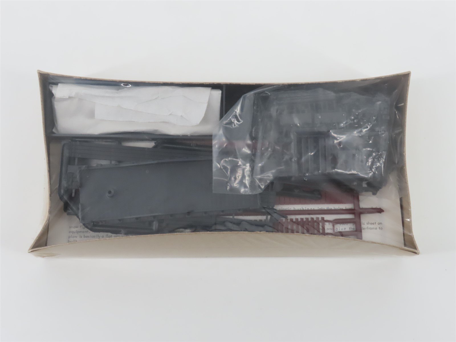 LOT of 11 HO Scale Roundhouse & Con-Cor Kits & RTR Freight, Passenger & Building