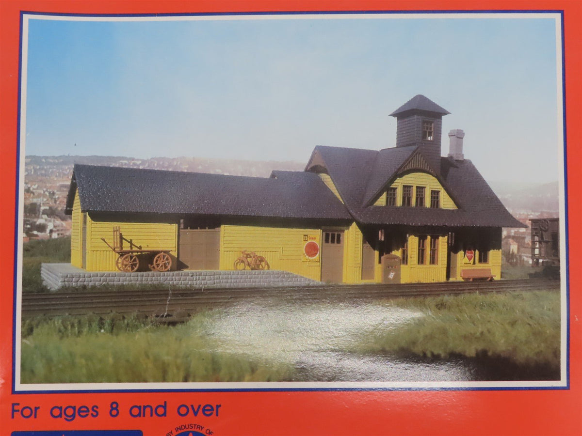HO 1/87 Scale IHC Your Town U.S.A. Kit 807 Rico Station