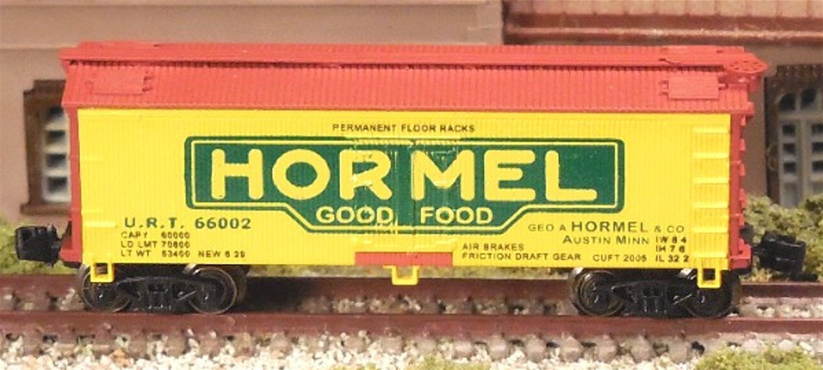 Z Scale FULL THROTTLE FTB9203-1 URT Hormel 34' Woodside Reefers Set #1
