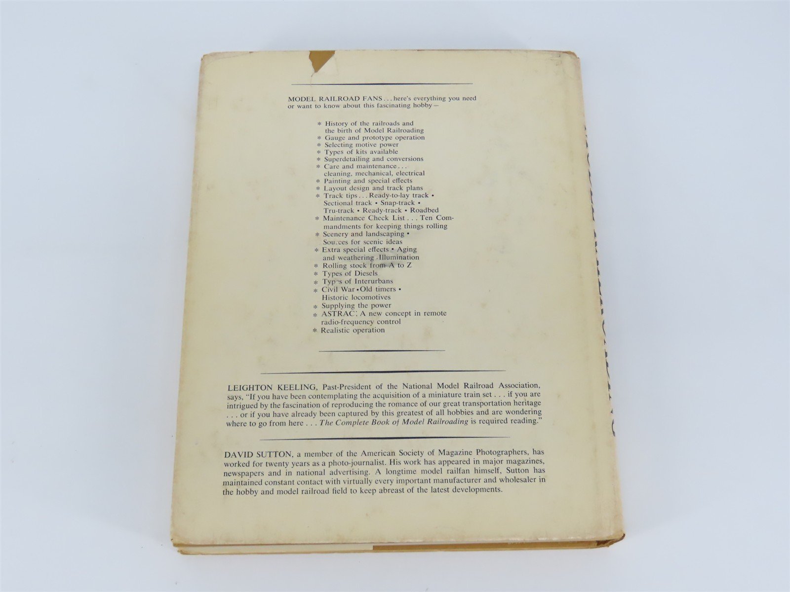 The Complete Book of Model Railroading by David Sutton ©1977 HC Book