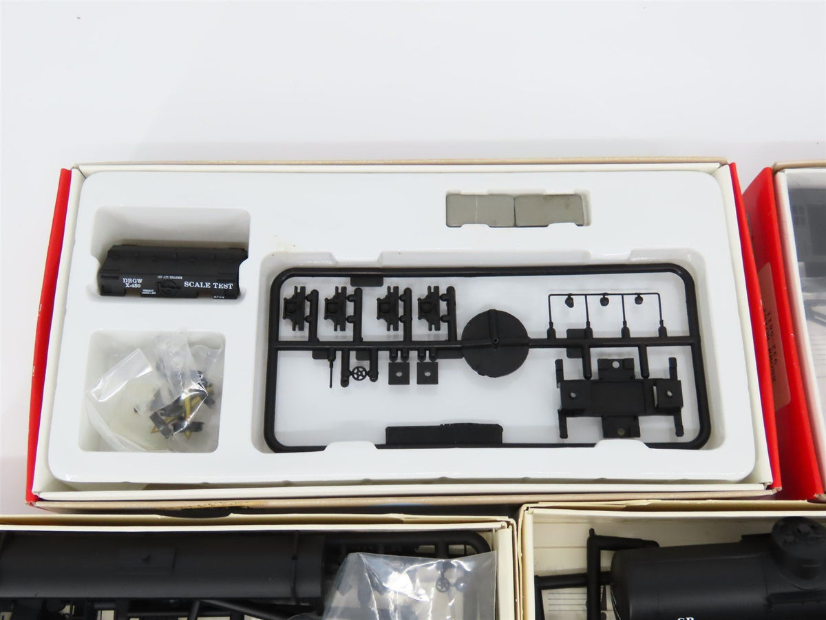 LOT of 14 Kits HO Bachmann SP UP ATSF Pabst &amp; more Assorted Freight Cars