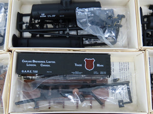 LOT of 14 Kits HO Bachmann SP UP ATSF Pabst & more Assorted Freight Cars