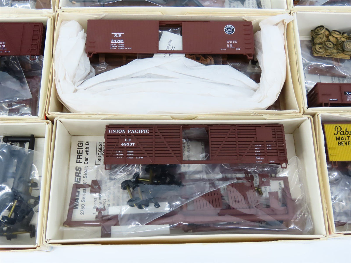 LOT of 14 Kits HO Bachmann SP UP ATSF Pabst &amp; more Assorted Freight Cars