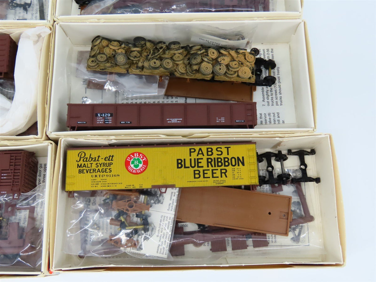 LOT of 14 Kits HO Bachmann SP UP ATSF Pabst &amp; more Assorted Freight Cars