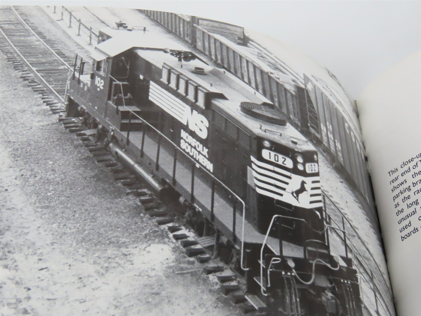 Norfolk Southern Diesel Locomotives by Chris R. Toth ©1995 HC Book