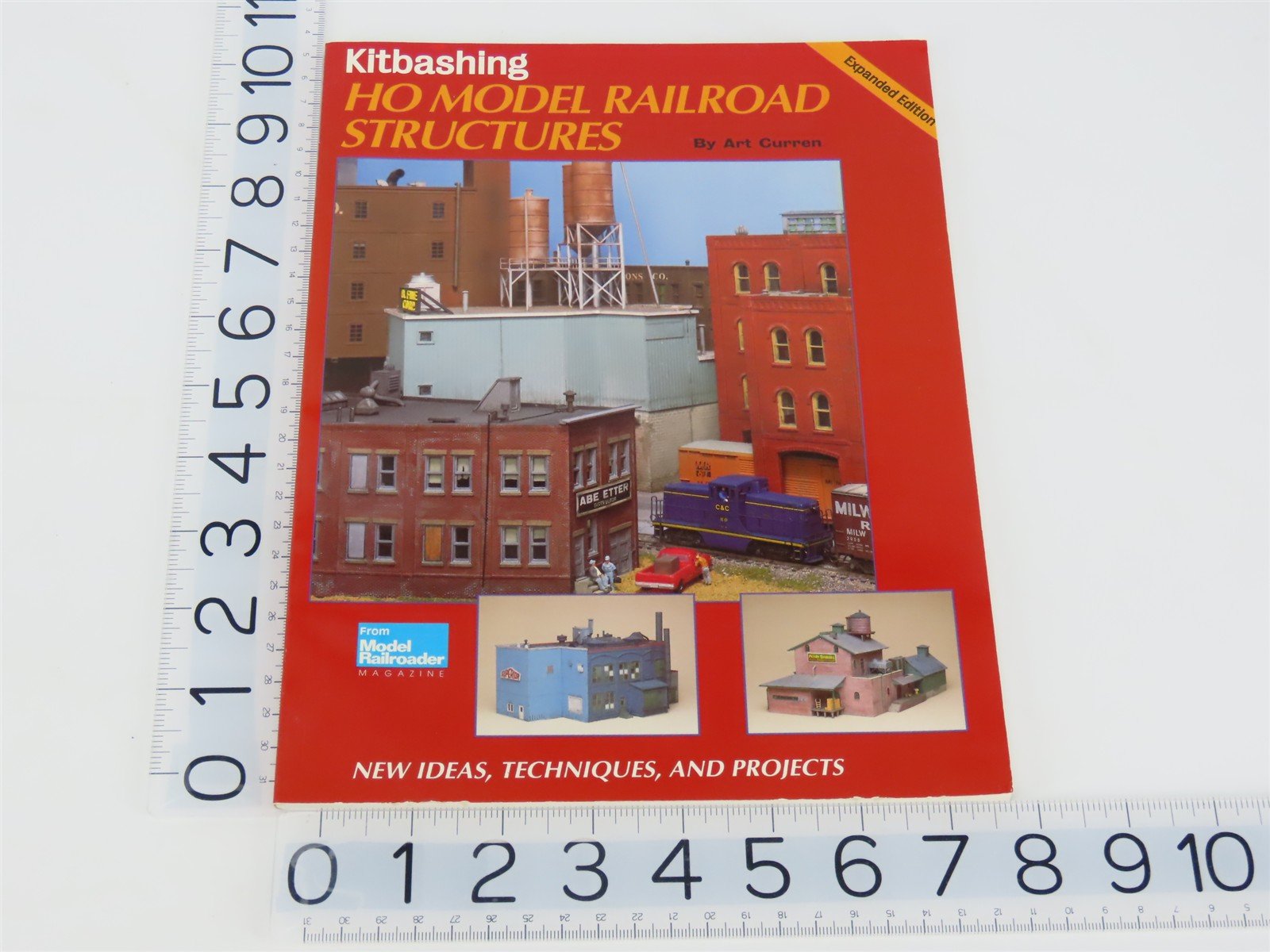 Kitbashing HO Model Railroad Structures by Art Curren ©1994 SC Book