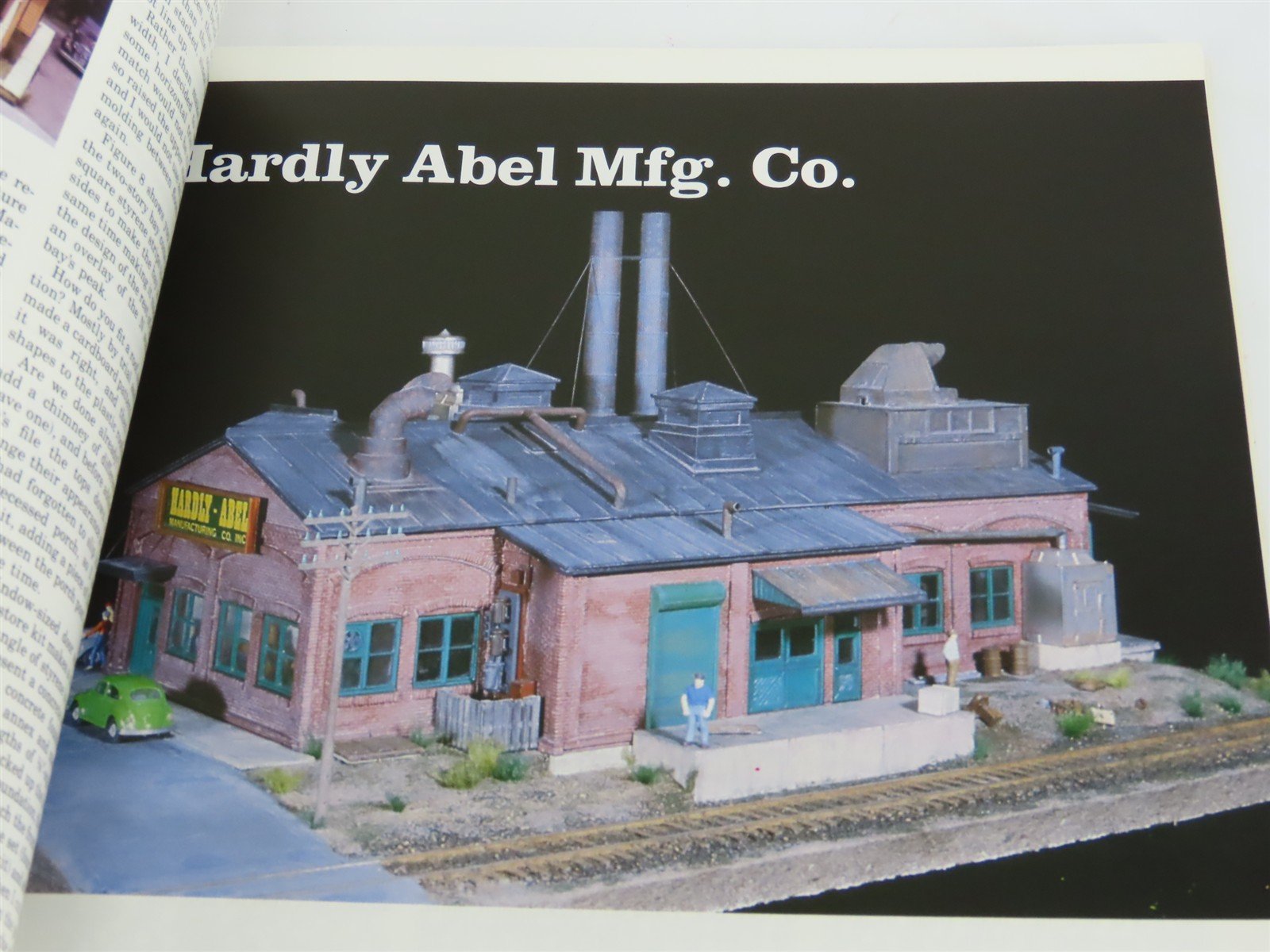 Kitbashing HO Model Railroad Structures by Art Curren ©1994 SC Book