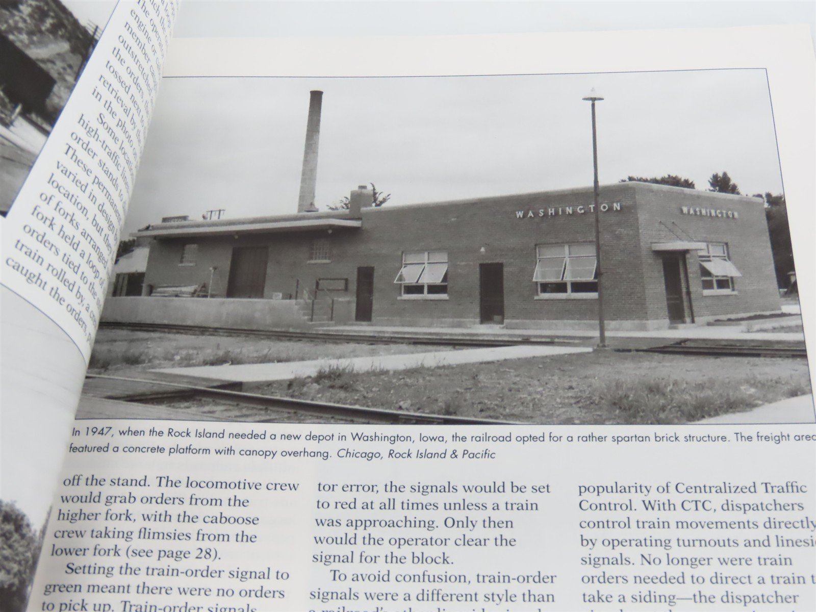 Model Railroader Books: Guide To Trackside Structures by Jeff Wilson ©2011 SC Bk