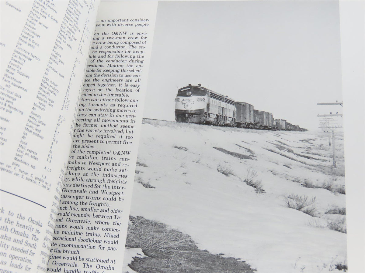 Model Railroad Handbook No. 29 Walkaround Model Railroad Track Plans by Mitchell