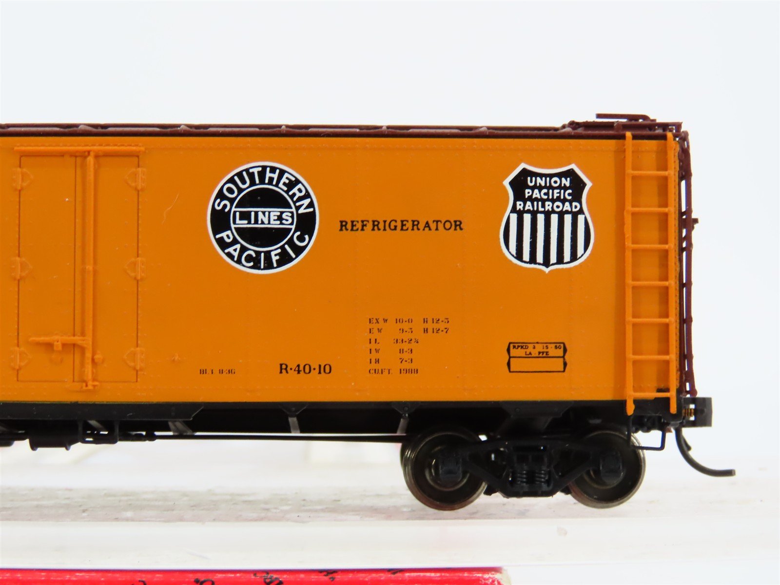 HO Scale InterMountain SP UP PFE Pacific Fruit Express Reefer #42268