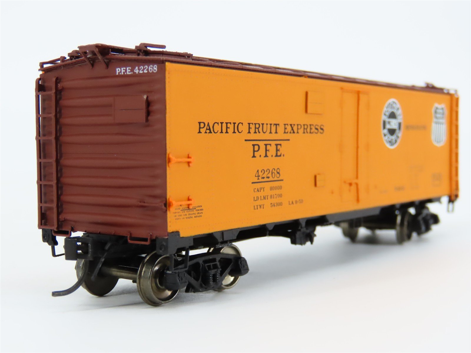 HO Scale InterMountain SP UP PFE Pacific Fruit Express Reefer #42268