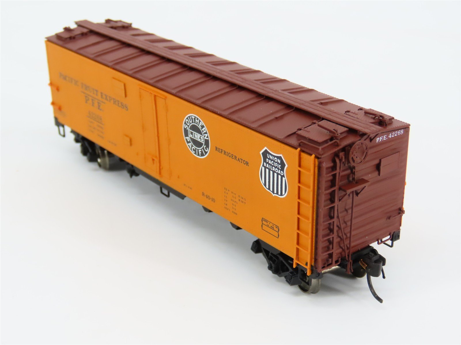 HO Scale InterMountain SP UP PFE Pacific Fruit Express Reefer #42268