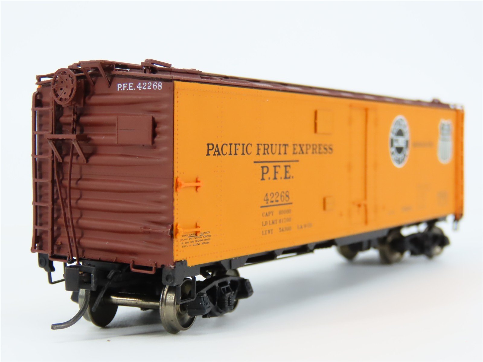 HO Scale InterMountain SP UP PFE Pacific Fruit Express Reefer #42268