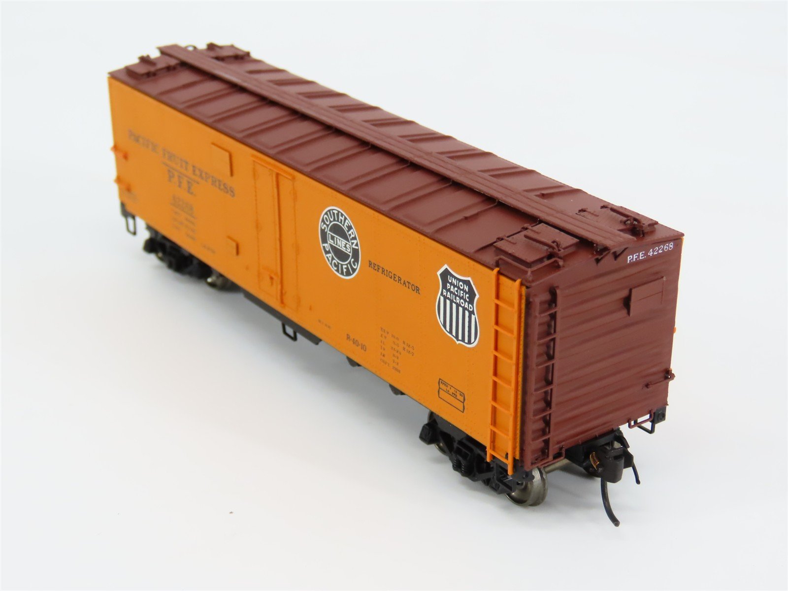 HO Scale InterMountain SP UP PFE Pacific Fruit Express Reefer #42268