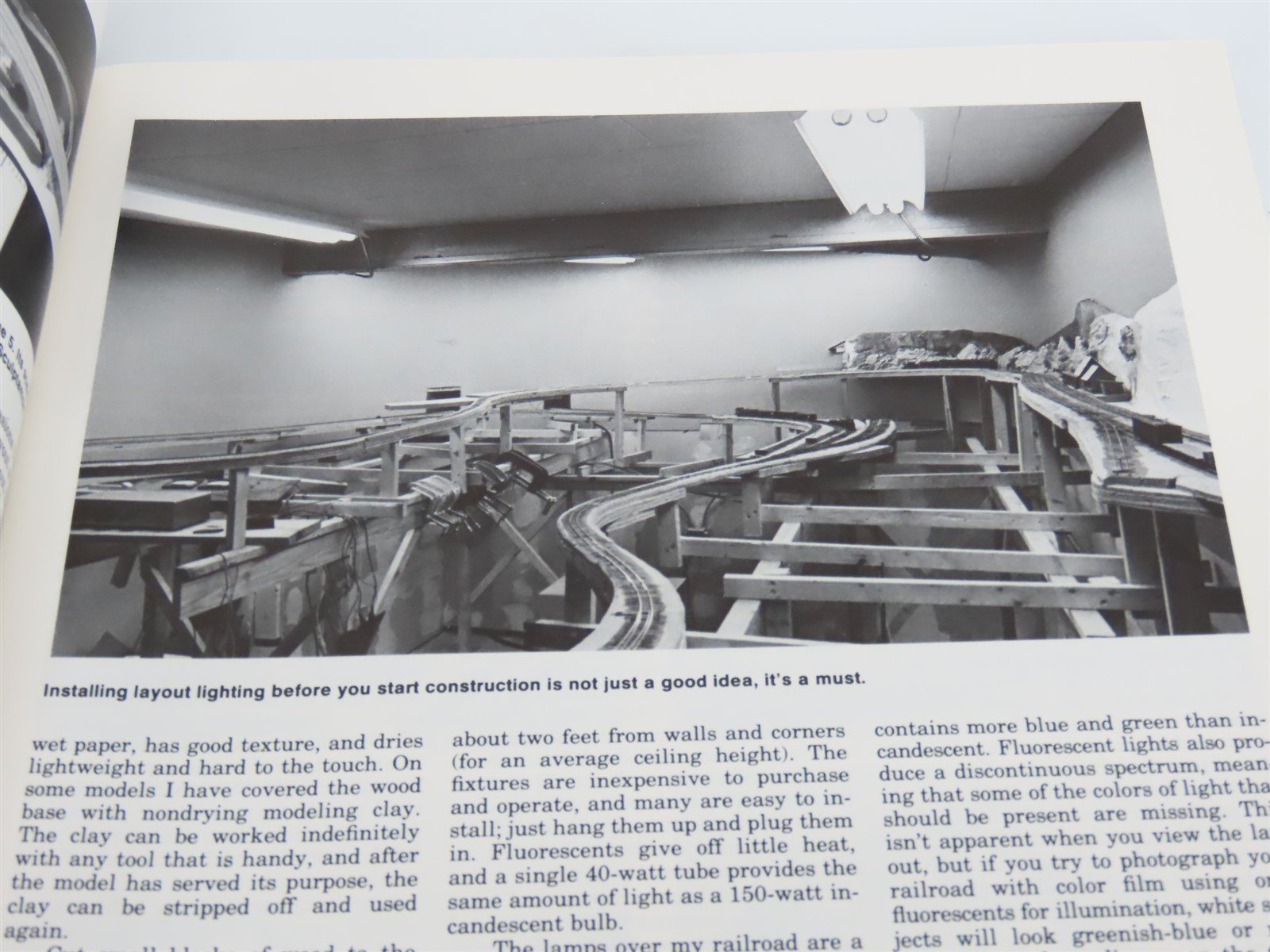 How To Build Realistic Model Railroad Scenery by Dave Frary ©1988 SC Book