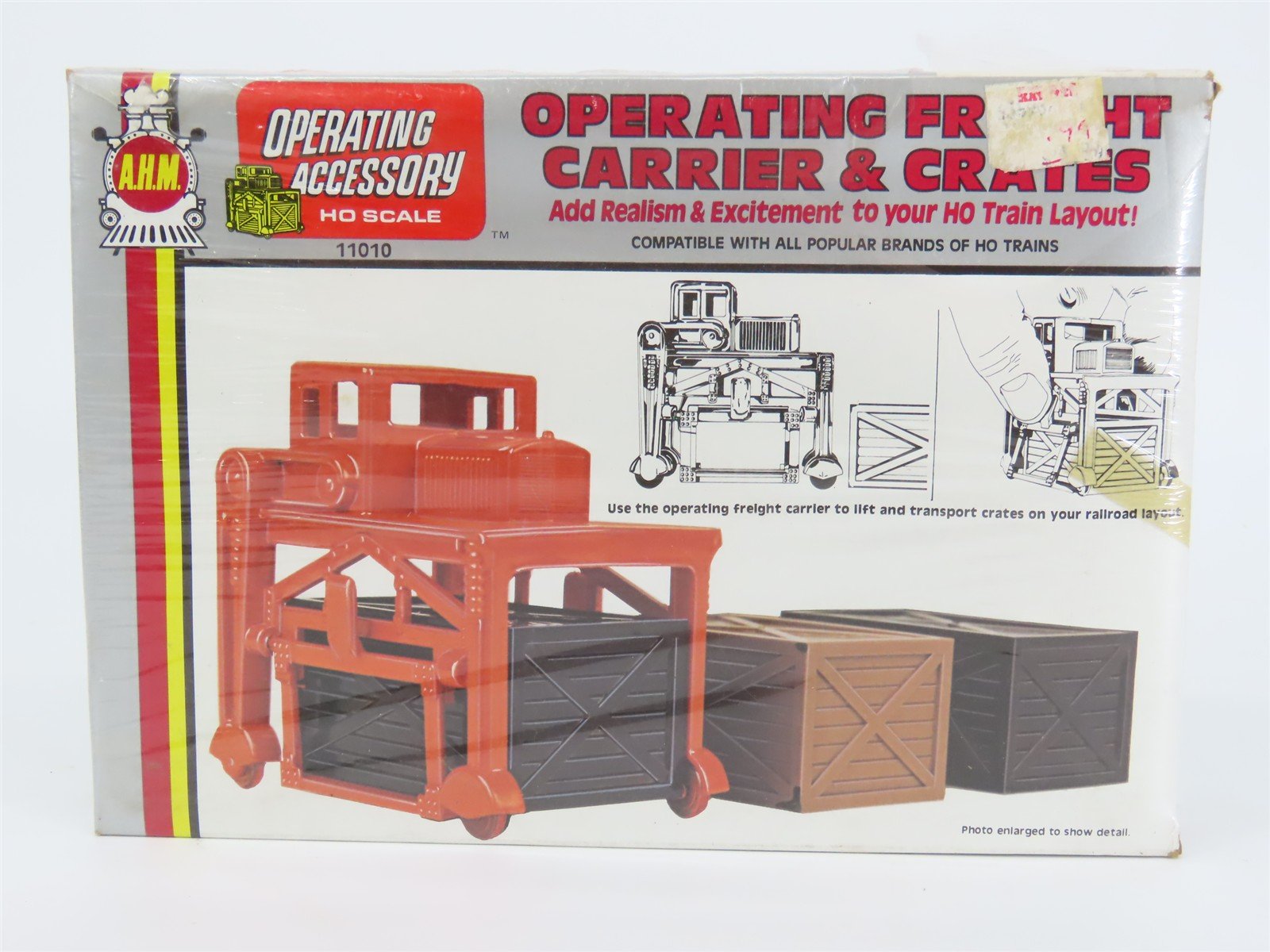 HO Scale AHM #11010 Operating Freight Carrier & Crates SEALED
