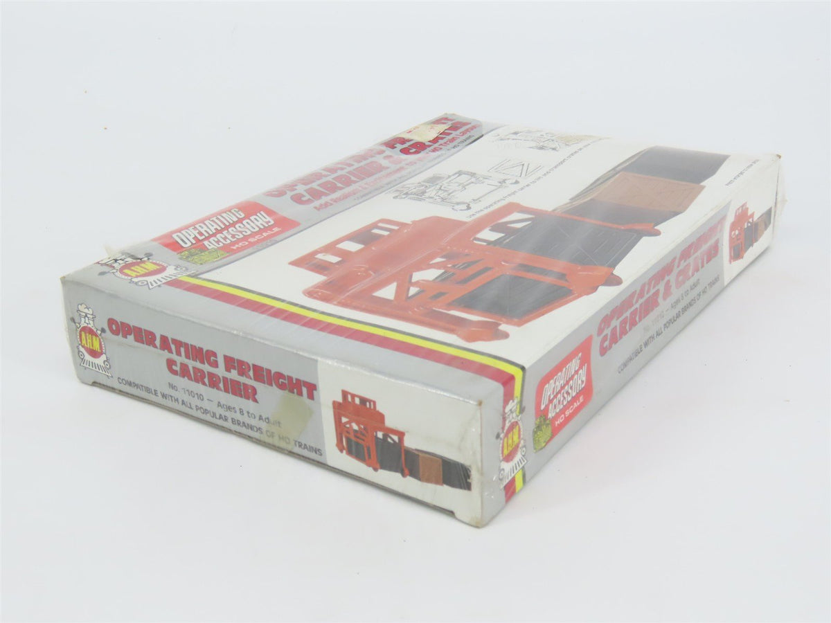 HO Scale AHM #11010 Operating Freight Carrier &amp; Crates SEALED