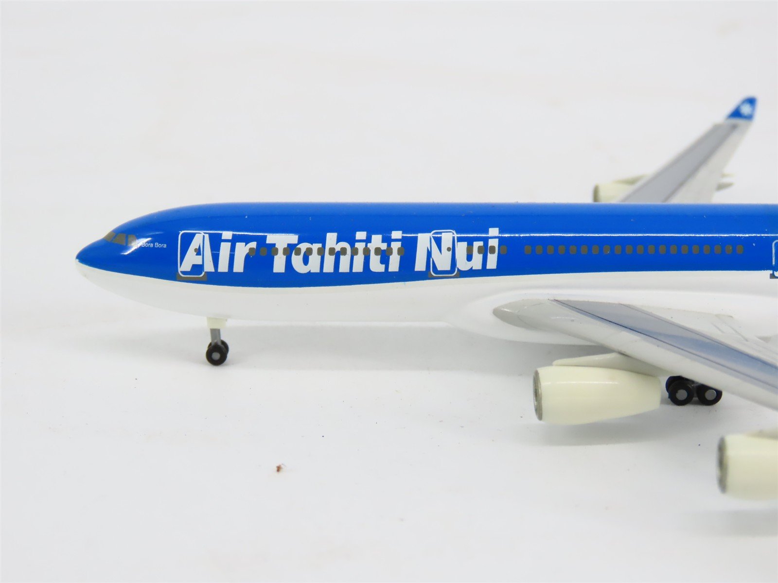 1:400 Scale Herpa Wings Die-Cast Air Tahiti Nui Airbus A340-200 F-OITN