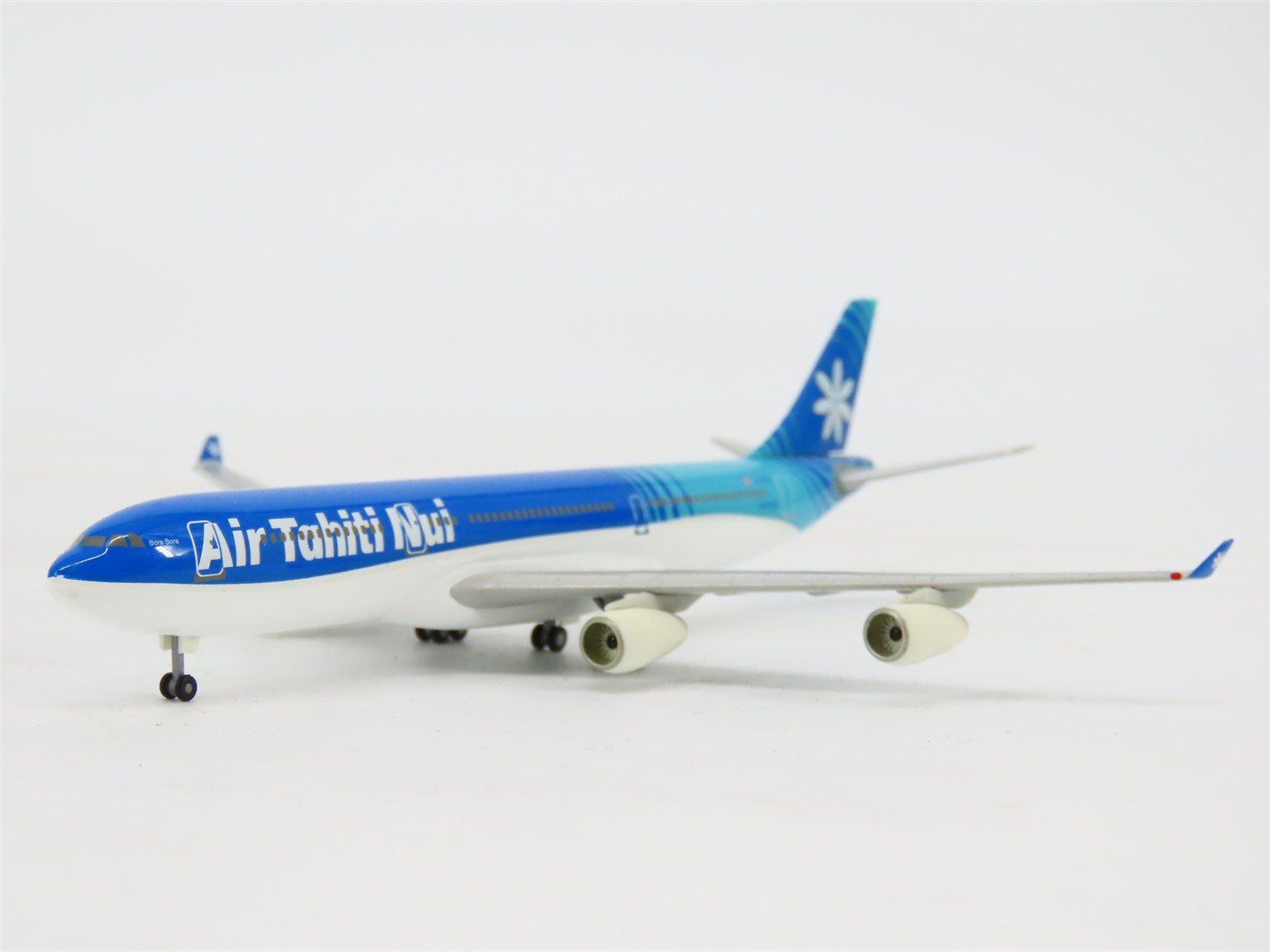 1:400 Scale Herpa Wings Die-Cast Air Tahiti Nui Airbus A340-200 F-OITN