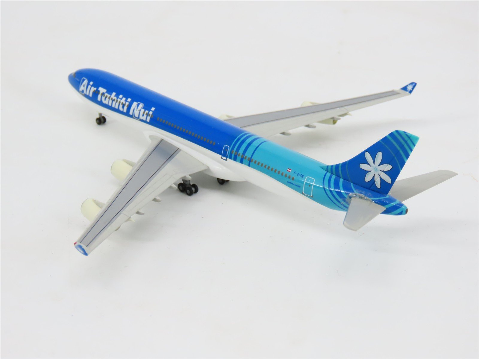 1:400 Scale Herpa Wings Die-Cast Air Tahiti Nui Airbus A340-200 F-OITN