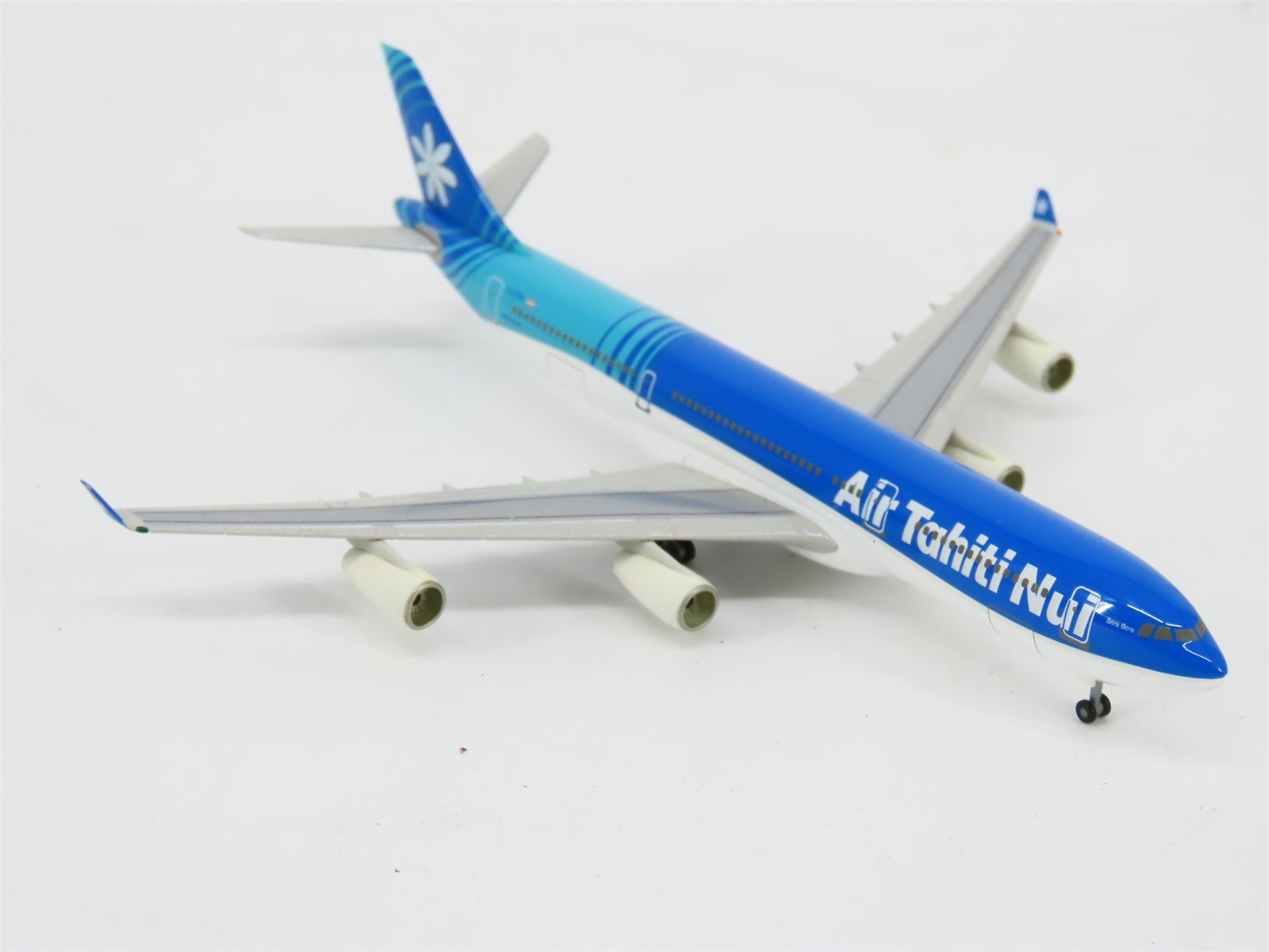 1:400 Scale Herpa Wings Die-Cast Air Tahiti Nui Airbus A340-200 F-OITN