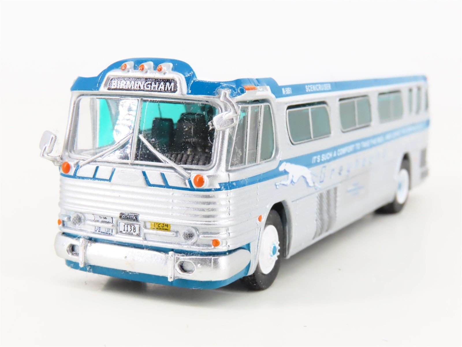 1:87 Scale Iconic Replica 87-0149 GM PD4104 Greyhound Motorcoach 1959