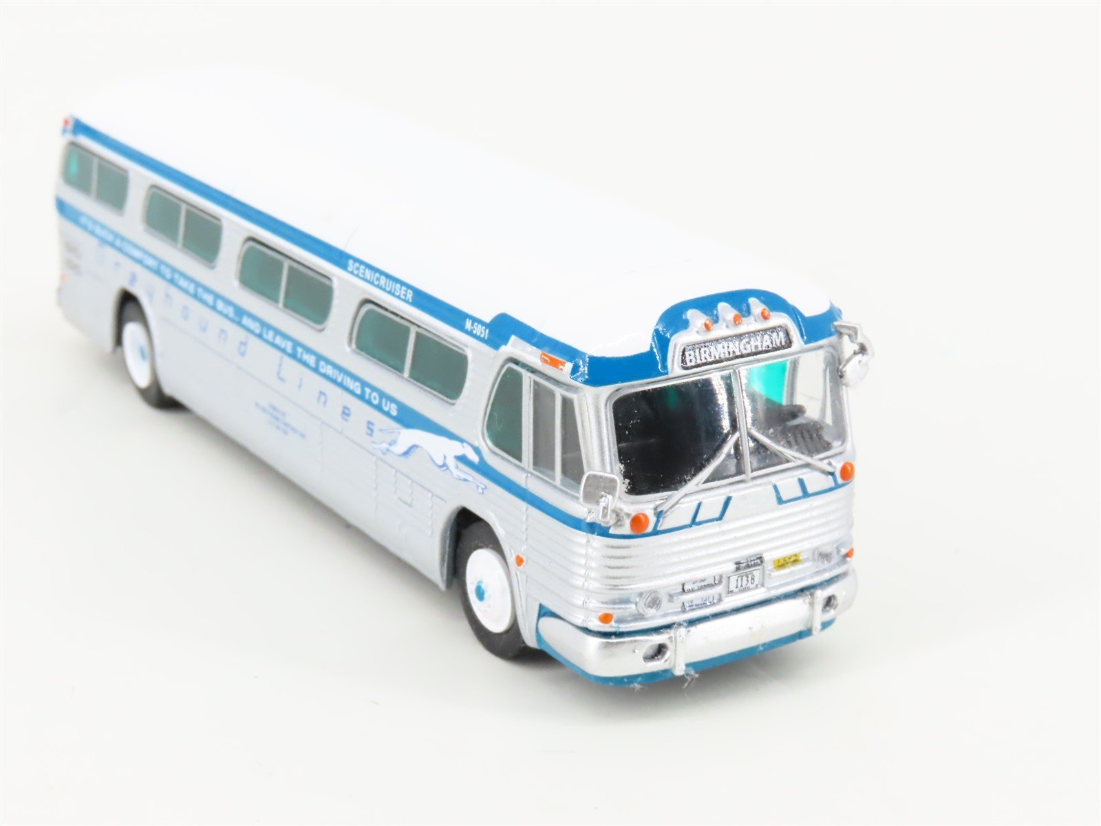 1:87 Scale Iconic Replica 87-0149 GM PD4104 Greyhound Motorcoach 1959