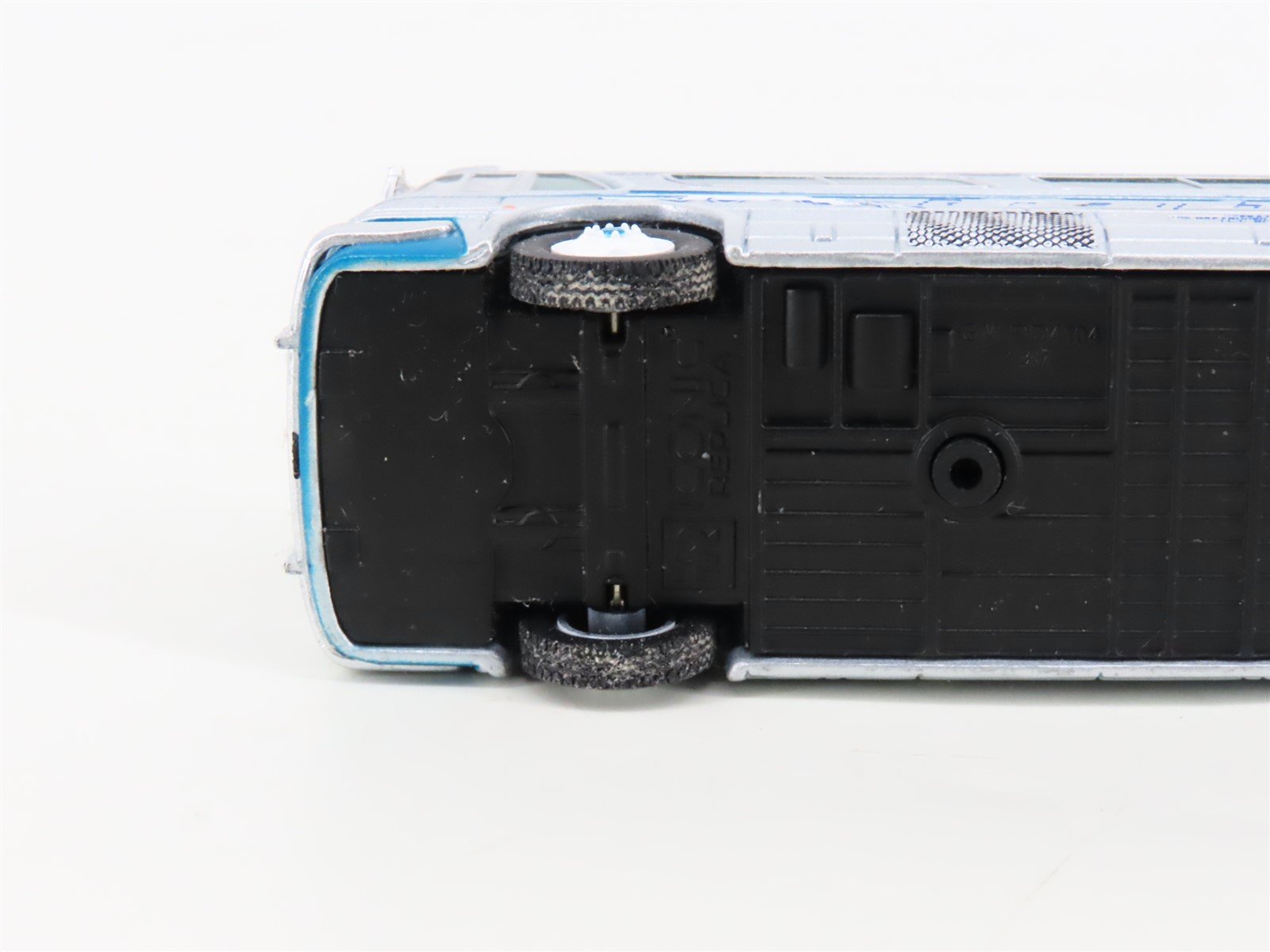 1:87 Scale Iconic Replica 87-0149 GM PD4104 Greyhound Motorcoach 1959