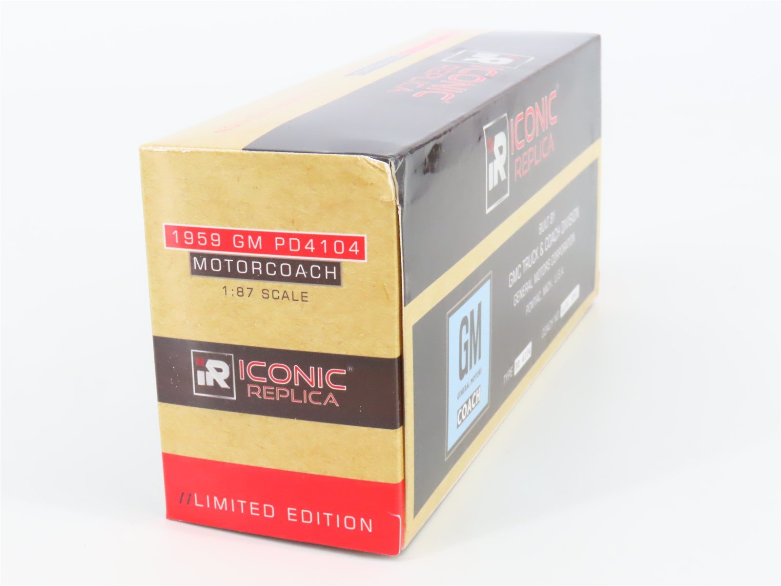 1:87 Scale Iconic Replica 87-0149 GM PD4104 Greyhound Motorcoach 1959