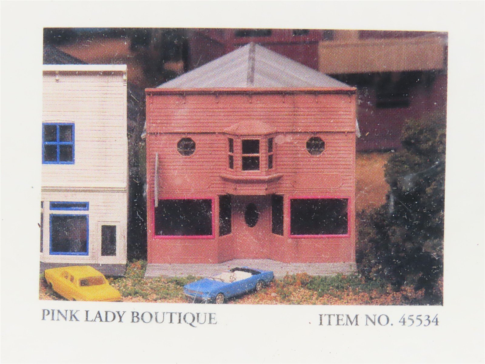 HO 1/87 Scale Bachmann Silver Plasticville USA Kit #45534 Pink Lady Boutique