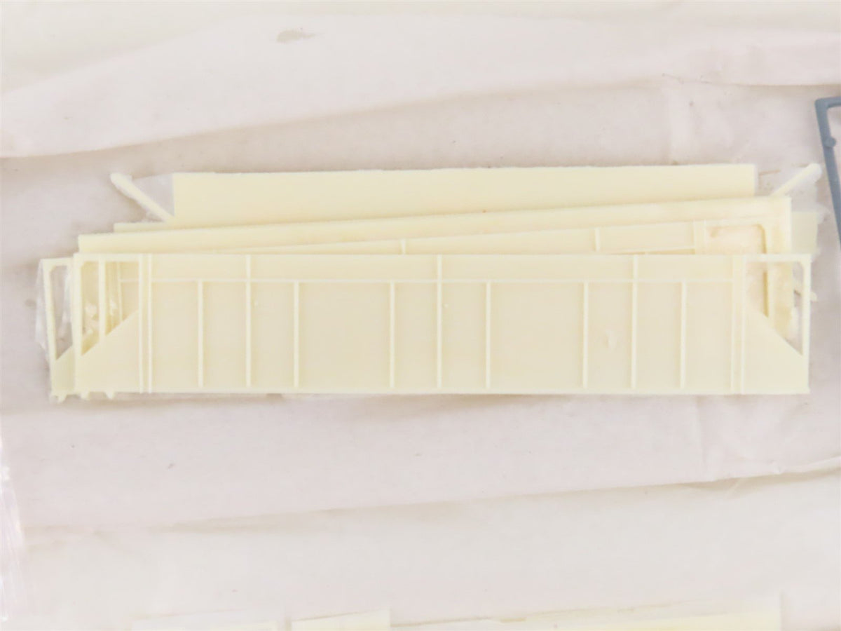 HO Scale NEB&amp;W Green Dot Models Kit #NGD-F032 Cabot 3-Bay Covered Hopper