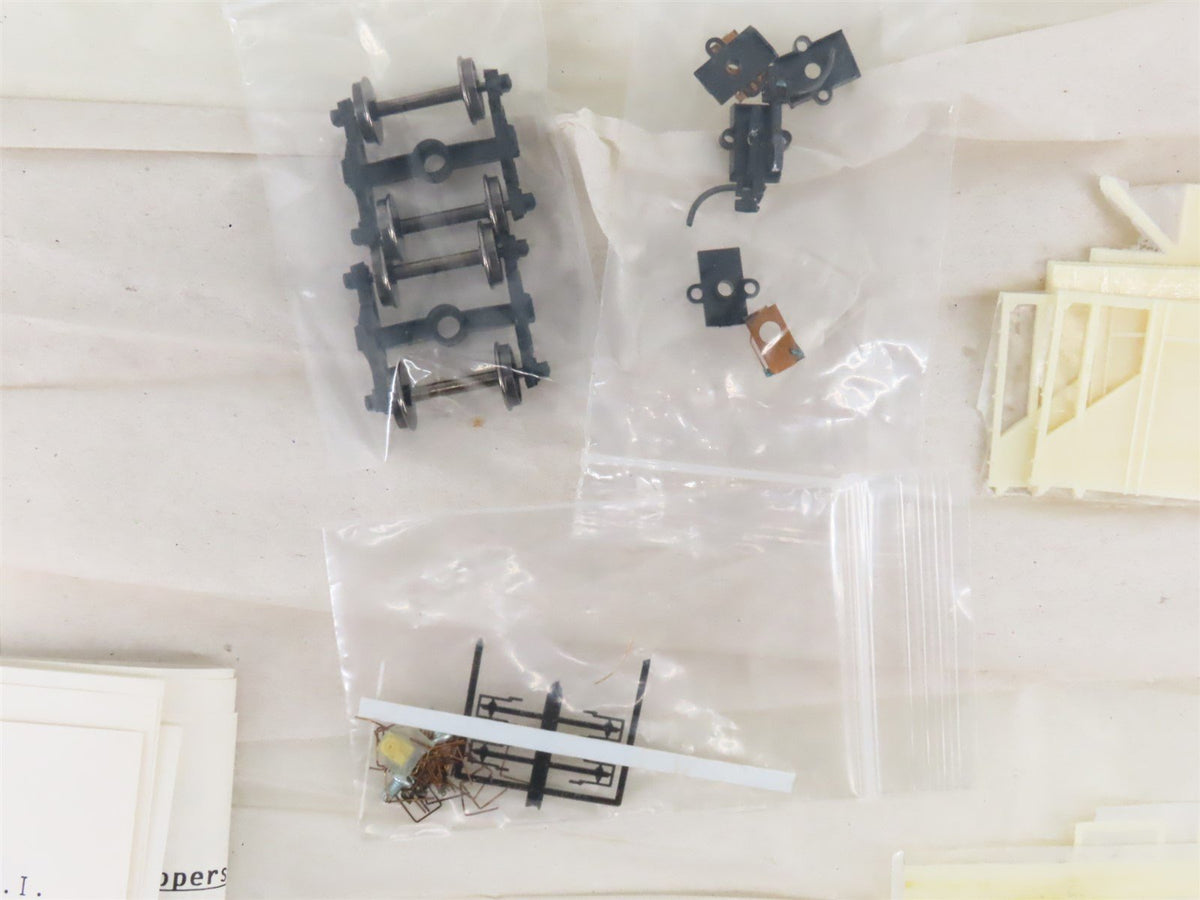 HO Scale NEB&amp;W Green Dot Models Kit #NGD-F032 Cabot 3-Bay Covered Hopper