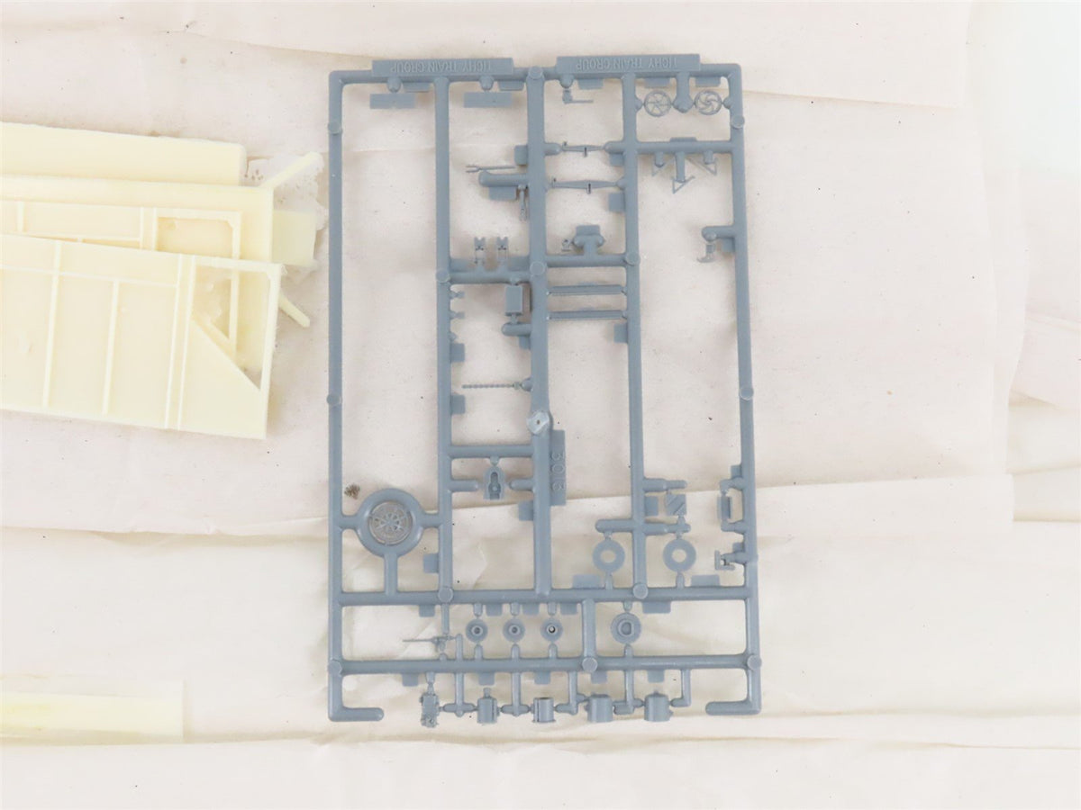 HO Scale NEB&amp;W Green Dot Models Kit #NGD-F032 Cabot 3-Bay Covered Hopper