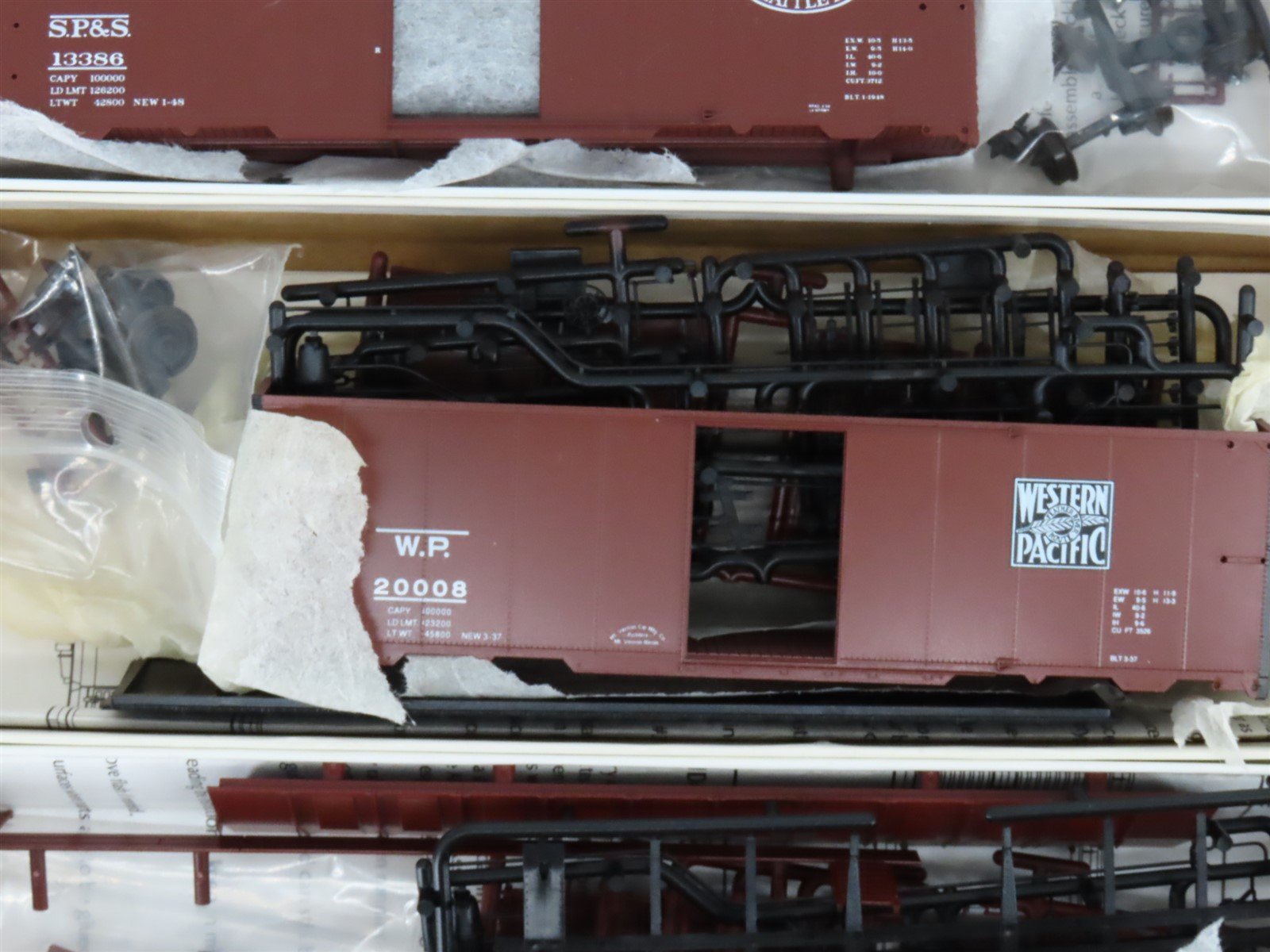 LOT of 5 HO Scale Red Caboose Kits NYC/P&LE/WP/SP&S/NW Box Cars