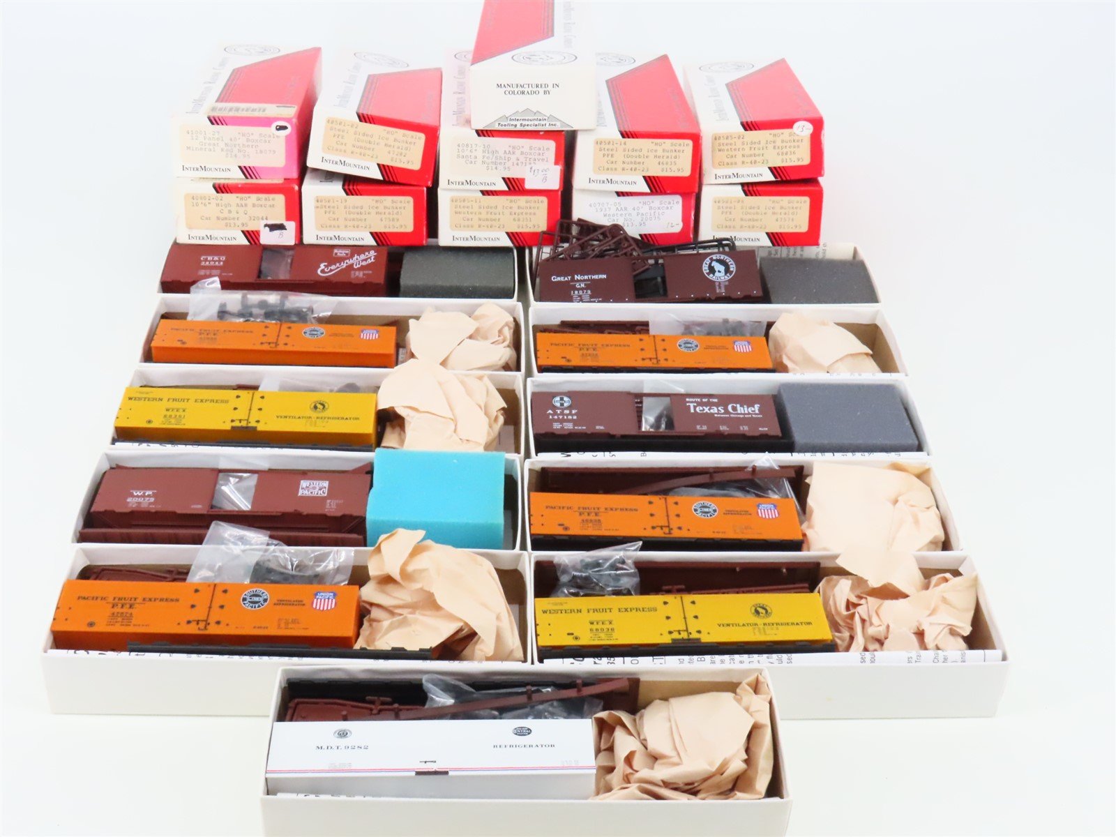 LOT of 11 HO InterMountain Kits WFEX/PFE/GN/WP/MDT/CB&Q/ATSF Box Cars & Reefers