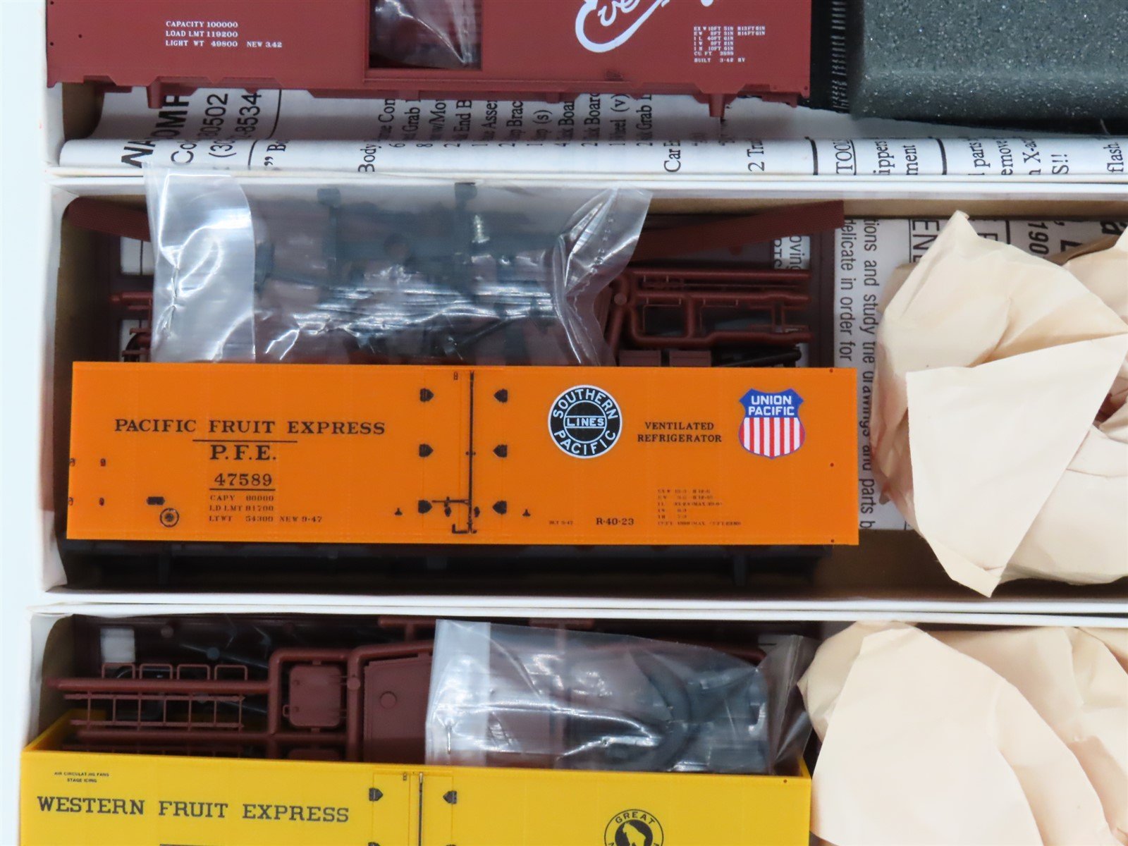 LOT of 11 HO InterMountain Kits WFEX/PFE/GN/WP/MDT/CB&Q/ATSF Box Cars & Reefers