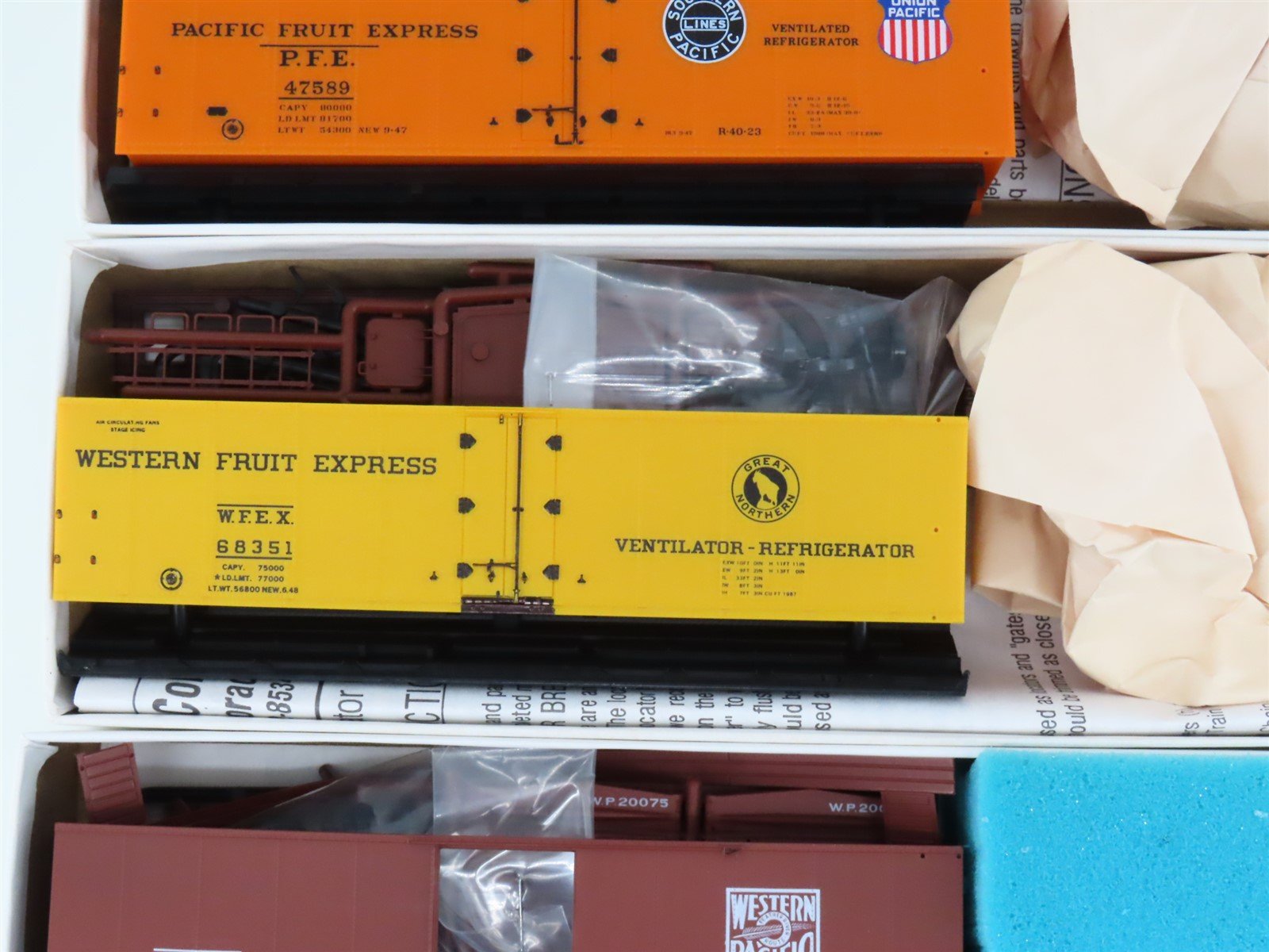 LOT of 11 HO InterMountain Kits WFEX/PFE/GN/WP/MDT/CB&Q/ATSF Box Cars & Reefers