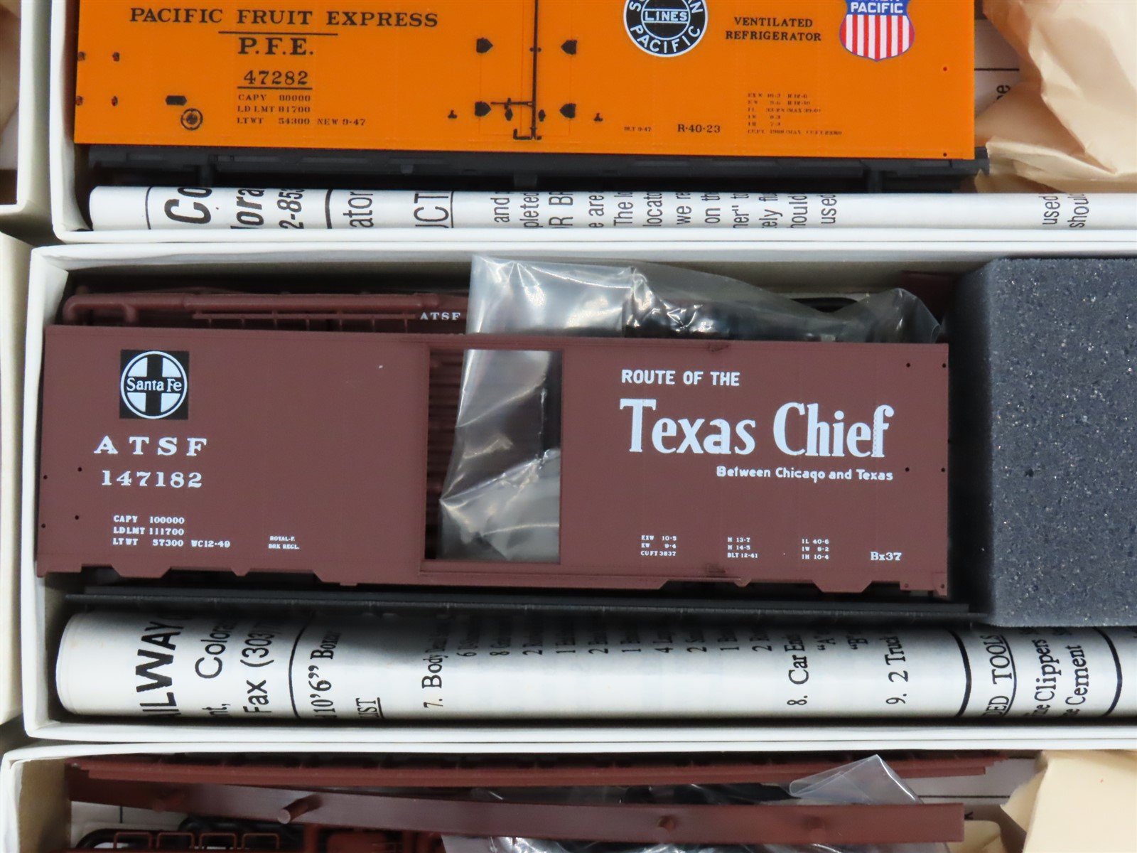 LOT of 11 HO InterMountain Kits WFEX/PFE/GN/WP/MDT/CB&Q/ATSF Box Cars & Reefers