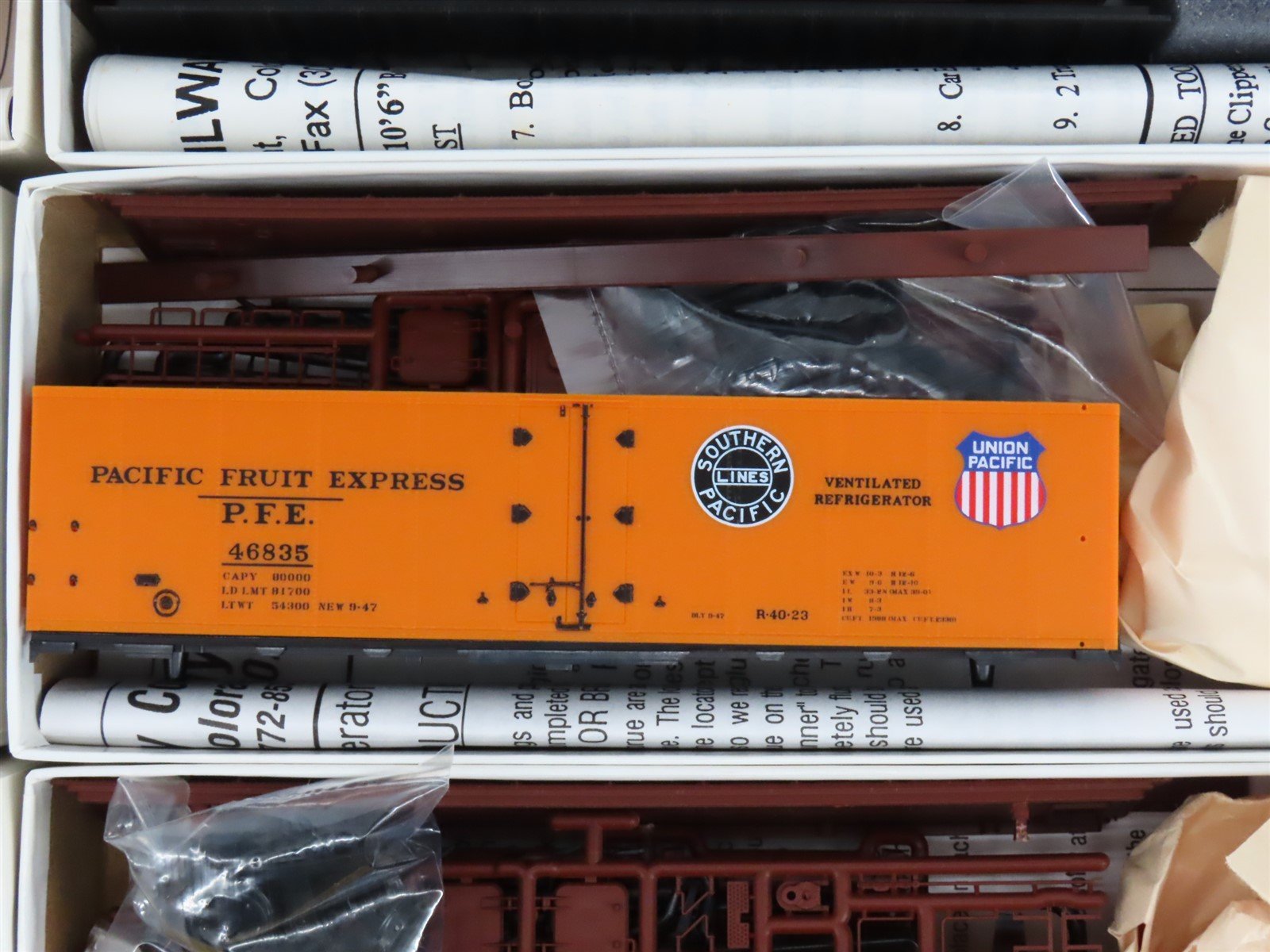 LOT of 11 HO InterMountain Kits WFEX/PFE/GN/WP/MDT/CB&Q/ATSF Box Cars & Reefers