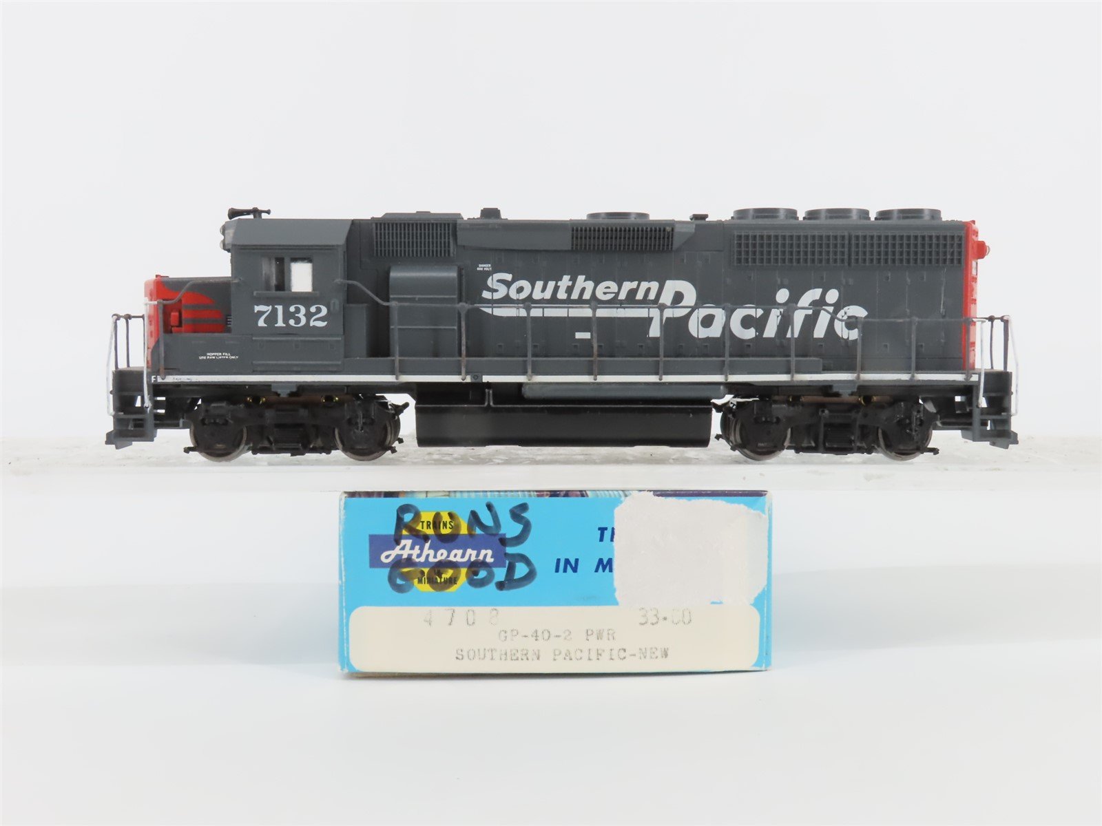 HO Scale Athearn 4708 SP Southern Pacific "Bloody Nose" EMD GP40-2 Diesel #7132