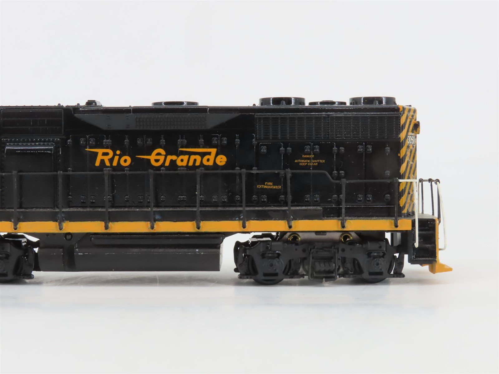 HO Scale Athearn 4200 D&RGW Rio Grande GP35 Diesel #3050 - Custom - Unpowered